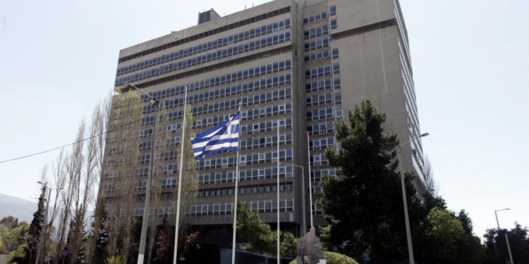 Σφοδρή επίθεση ΣΥΡΙΖΑ στον Χρυσοχοΐδη: «Εμείς δηλώνουμε συγκλονισμένοι απ’ την ευκολία που κρύβει τις ευθύνες του» Σφοδρή επίθεση ΣΥΡΙΖΑ στον Χρυσοχοΐδη: «Εμείς δηλώνουμε συγκλονισμένοι απ’ την ευκολία που κρύβει τις ευθύνες του»