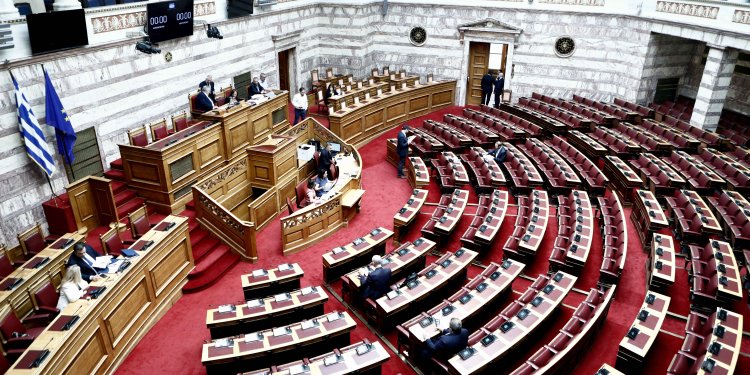 Στη Βουλή οι νέοι κανόνες για καλύτερη εξυπηρέτηση των φορολογούμενων – Οι βασικές διατάξεις του νομοσχεδίου