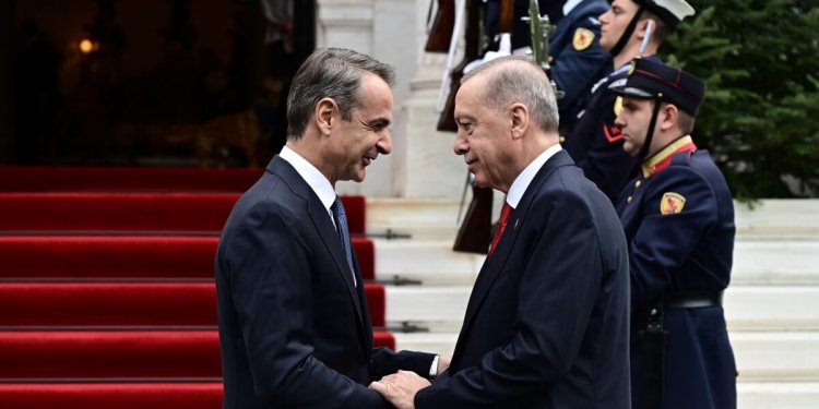 Συνάντηση Μητσοτάκη – Ερντογάν: «Κλείδωσε» για τις 13 Μαΐου το ραντεβού των δύο ηγετών στην Άγκυρα