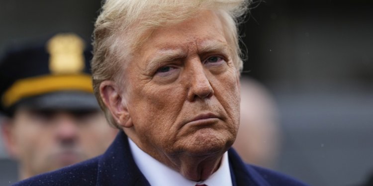 ΗΠΑ: Ο Τραμπ κατέθεσε εγγύηση 175 εκατ. δολαρίων αποφεύγοντας έτσι τις κατασχέσεις περιουσιακών του στοιχείων ΗΠΑ: Ο Τραμπ κατέθεσε εγγύηση 175 εκατ. δολαρίων αποφεύγοντας έτσι τις κατασχέσεις περιουσιακών του στοιχείων