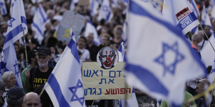 Νέες αντικυβερνητικές διαδηλώσεις στην Ιερουσαλήμ – Εντείνεται το κλίμα δυσφορίας κατά του Νετανιάχου Νέες αντικυβερνητικές διαδηλώσεις στην Ιερουσαλήμ – Εντείνεται το κλίμα δυσφορίας κατά του Νετανιάχου