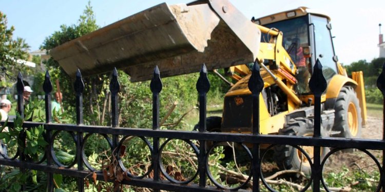Τι αλλάζει σε κατεδαφίσεις και ρευματοκλοπές με το νέο νομοσχέδιο
