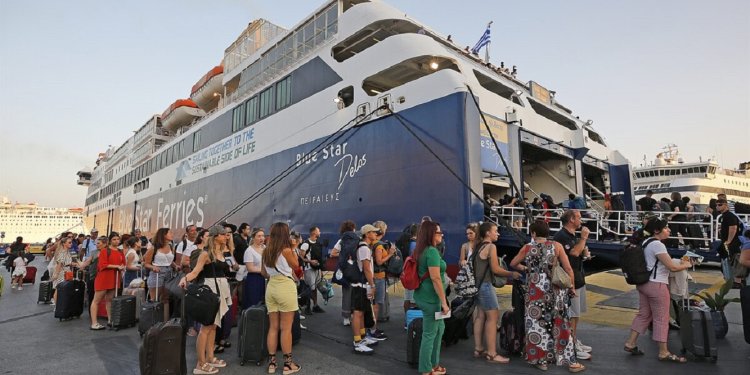 Πρωτοβουλίες για «πράσινη» ακτοπλοΐα – Μελέτη για τις άγονες γραμμές με ΣΔΙΤ