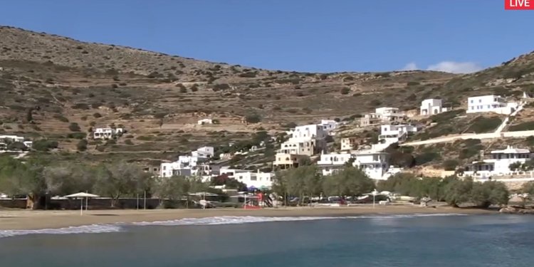 Στη Σίκινο η «ΣΥΜΠΛΕΥΣΗ» – Πανηγυρική υποδοχή από τους κατοίκους – FANTOMAS.GR