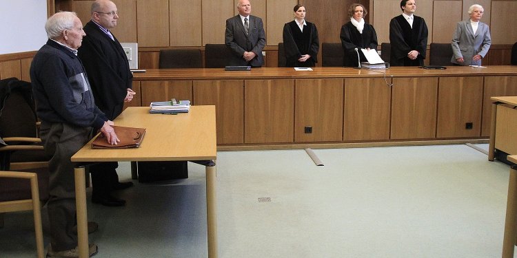 Έναρξη ιστορικής δίκης κατά «Πολιτών του Ράιχ» – Σχεδίαζαν επιστροφή του Ράιχ στη Γερμανία