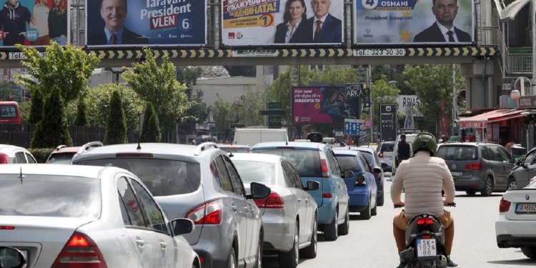 Βόρεια Μακεδονία: Προεδρικές εκλογές διεξάγονται σήμερα με «φόντο» τις βουλευτικές εκλογές σε δύο εβδομάδες