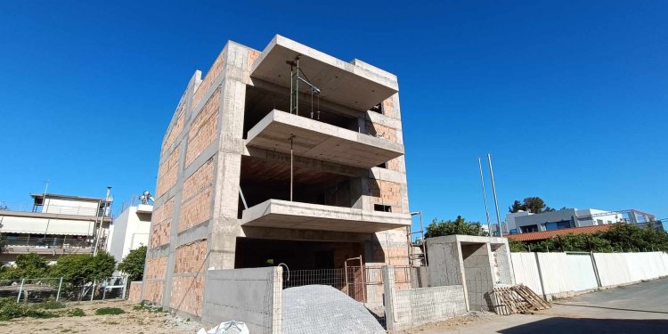 Επιθεώρηση Εργασίας: Νέα πρόστιμα και παύση εργασιών σε δεκάδες οικοδομές και εργοτάξια