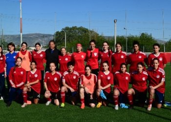 Ολυμπιακός: Οι Λόιντ και Τζόουνς προπόνησαν τα κορίτσια της Σχολής Πεντέλης των Πειραιωτών