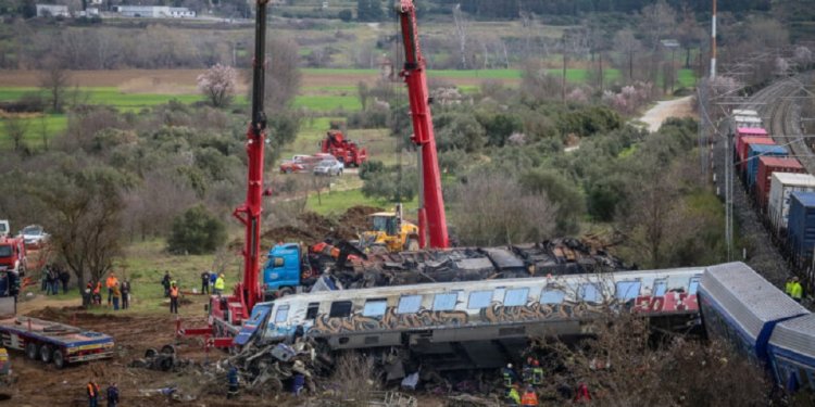 «Εκρηκτικό» πολιτικό σκηνικό – Στα χαρακώματα κυβέρνηση και αντιπολίτευση για τα Τέμπη