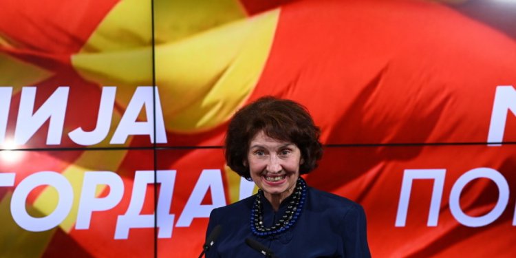 Βόρεια Μακεδονία: Νέα πρόκληση από την πρόεδρο που «εξαφάνισε» την επίσημη ονομασία της χώρας και από την ιστοσελίδα της Βόρεια Μακεδονία: Νέα πρόκληση από την πρόεδρο που «εξαφάνισε» την επίσημη ονομασία της χώρας και από την ιστοσελίδα της