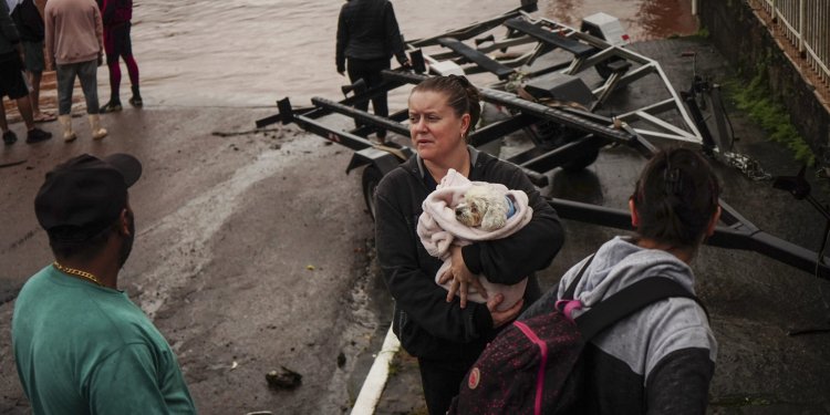 Βραζιλία: Τουλάχιστον 37 νεκροί, 74 αγνοούμενοι από τις πλημμύρες στον νότο, επλήγη και το Πόρτο Αλέγκρε