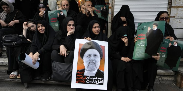 Πένθος και πολιτική αβεβαιότητα στο Ιράν: Το δραματικό χρονικό και η επόμενη μέρα στη χώρα Πένθος και πολιτική αβεβαιότητα στο Ιράν: Το δραματικό χρονικό και η επόμενη μέρα στη χώρα