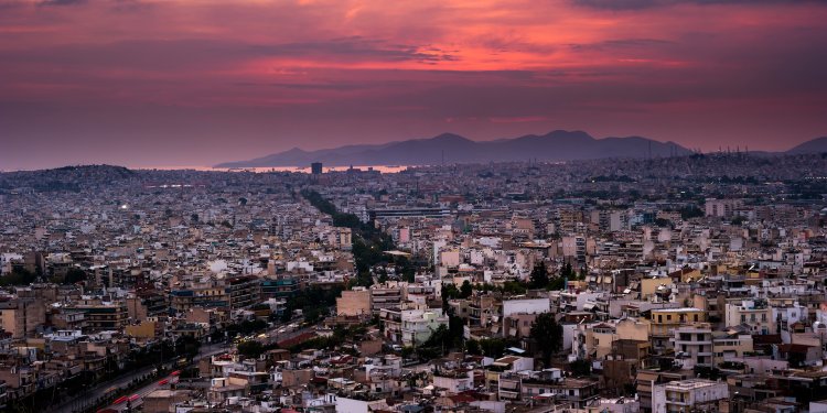 «Όνειρο απατηλό» η αγορά κατοικίας για τους Έλληνες: Χρειάζονται οι μισθοί 12 ετών για την απόκτηση ενός διαμερίσματος 60 τ.μ.