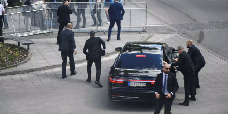 Αντιευρωπαίος, λαϊκιστής και υποστηρικτής του Πούτιν: Ποιος είναι ο Ρόμπερτ Φίτσο Αντιευρωπαίος, λαϊκιστής και υποστηρικτής του Πούτιν: Ποιος είναι ο Ρόμπερτ Φίτσο