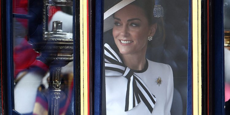 Βρετανία: Η επιστροφή της πριγκίπισσας Κέιτ στις δημόσιες εμφανίσεις – Οι πρώτες εικόνες