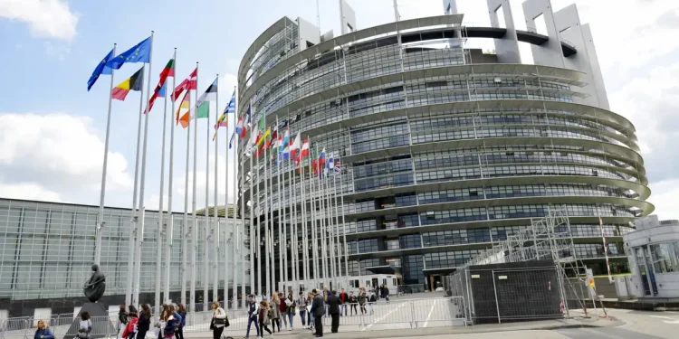 Ούρσουλα φον ντερ Λάιεν: Επανεξελέγη πρόεδρος της Ευρωπαϊκής Επιτροπής