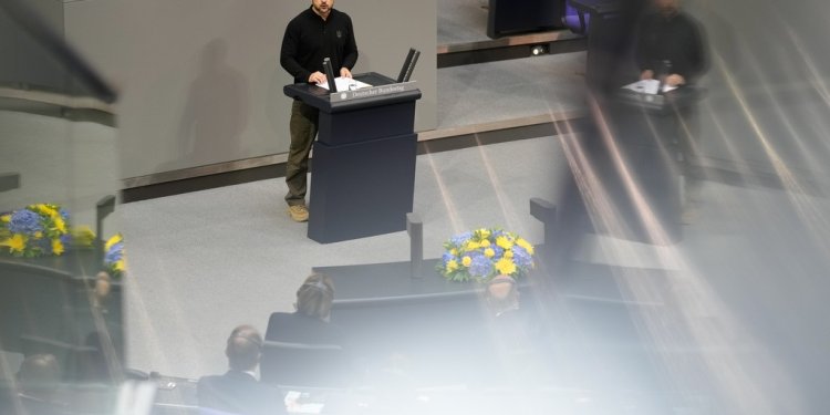 Ο Ζελένσκι στη Γερμανική Βουλή: “Danke Deutschland” – Διάσκεψη για την ανοικοδόμηση της Ουκρανίας στο Βερολίνο Ο Ζελένσκι στη Γερμανική Βουλή: “Danke Deutschland” – Διάσκεψη για την ανοικοδόμηση της Ουκρανίας στο Βερολίνο