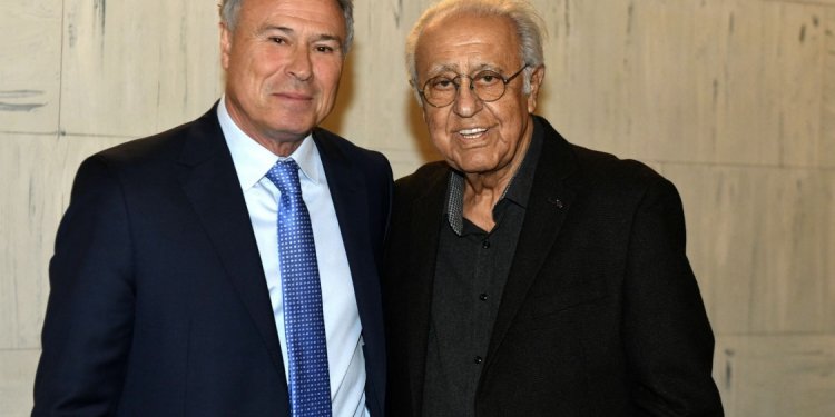 Ο Γιάννης Σγουρος ήταν ο μονος που βράβευσε τον Τάσο Μπιρσιμ