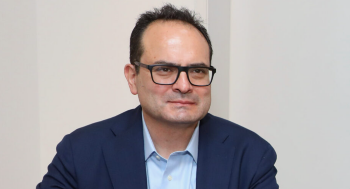 Νίκος Μανεσιώτης: Κατώτερος των περιστάσεων και σε… τρικυμία ο Κασσελάκης. Δεν μπορεί να ηγηθεί