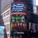 O Nasdaq στην Times Square της Νέας Υόρκης έκανε retweet τον Ολυμπιακό: «Ταξιδεύει υπερήφανα την ελληνική σημαία σε όλο τον κόσμο»