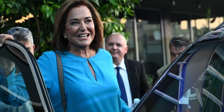 Ντόρα Μπακογιάννη για υπουργικά καλάμια που πρέπει να παρκαριστούν Ντόρα Μπακογιάννη για υπουργικά καλάμια που πρέπει να παρκαριστούν