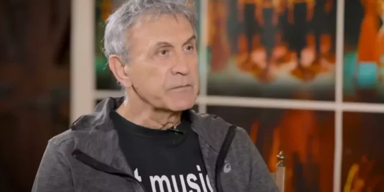 Κόλαφος ο Γιώργος Νταλάρας για τους επικριτές του – «Ο χρόνος τους βάζει ένα φερμουάρ στο στόμα»