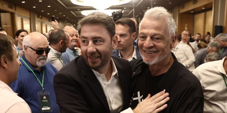 ΠΑΣΟΚ: Υποψήφιος για την προεδρία και ο Γιάννης Κανελλάκης