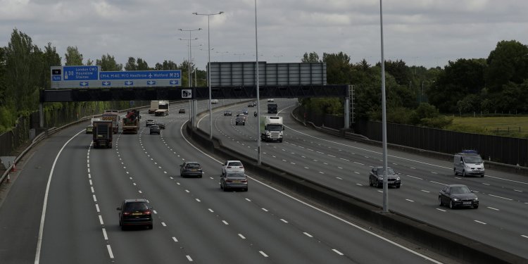 Λονδίνο: Φυλάκιση τεσσάρων ετών σε πέντε ακτιβιστές για το κλίμα επειδή είχαν αποκλείσει κεντρικό αυτοκινητόδρομο Λονδίνο: Φυλάκιση τεσσάρων ετών σε πέντε ακτιβιστές για το κλίμα επειδή είχαν αποκλείσει κεντρικό αυτοκινητόδρομο