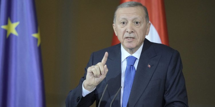 Επίθεση Ερντογάν κατά Νετανιάχου και Κογκρέσου: «Φιλοξένησαν και χειροκρότησαν όρθιοι 57 φορές την παραληρηματική ομιλία του χασάπη» Επίθεση Ερντογάν κατά Νετανιάχου και Κογκρέσου: «Φιλοξένησαν και χειροκρότησαν όρθιοι 57 φορές την παραληρηματική ομιλία του χασάπη»