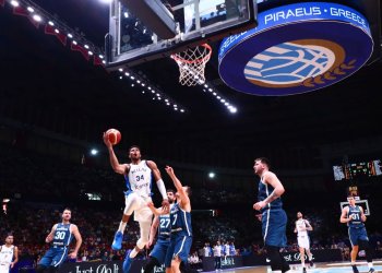 Ελλάδα – Σλοβενία 96-68: Αθήνα – Παρίσι… 40 λεπτά απόσταση – Ο Γιάννης Αντετοκούνμπο και η παρέα του… ισοπέδωσαν τη Σλοβενία του Λούκα Ντόντσιτς (96-68)
