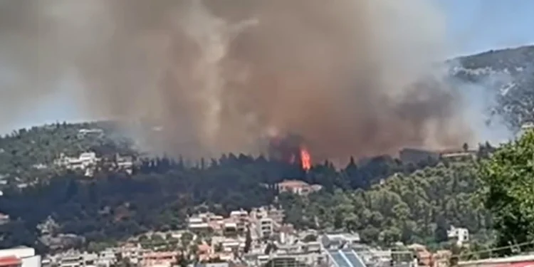 Τεράστια φωτιά στην Πατρα – Ήχησε το 112. Τεράστια φωτιά στην Πατρα – Ήχησε το 112.