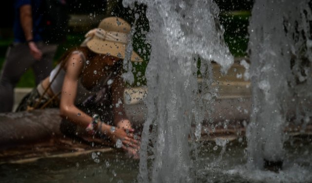 Δίχως τέλος η επέλαση του καύσωνα: Οι μετεωρολόγοι προειδοποιούν για παρατεταμένο κύμα ζέστης Δίχως τέλος η επέλαση του καύσωνα: Οι μετεωρολόγοι προειδοποιούν για παρατεταμένο κύμα ζέστης