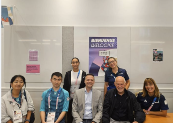 Κοινή πορεία στο Παρίσι για Γιώργο Παπανδρέου και Χαρη Δουκα