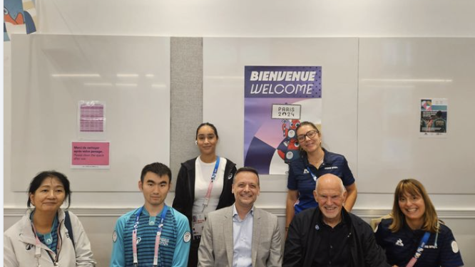 Κοινή πορεία στο Παρίσι για Γιώργο Παπανδρέου και Χαρη Δουκα