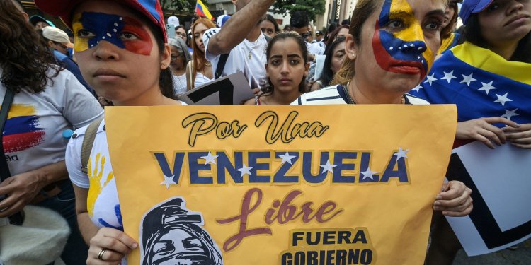 Bενεζουέλα: Διαδηλώσεις της αντιπολίτευσης αλλά και υποστηρικτών της κυβέρνησης Bενεζουέλα: Διαδηλώσεις της αντιπολίτευσης αλλά και υποστηρικτών της κυβέρνησης