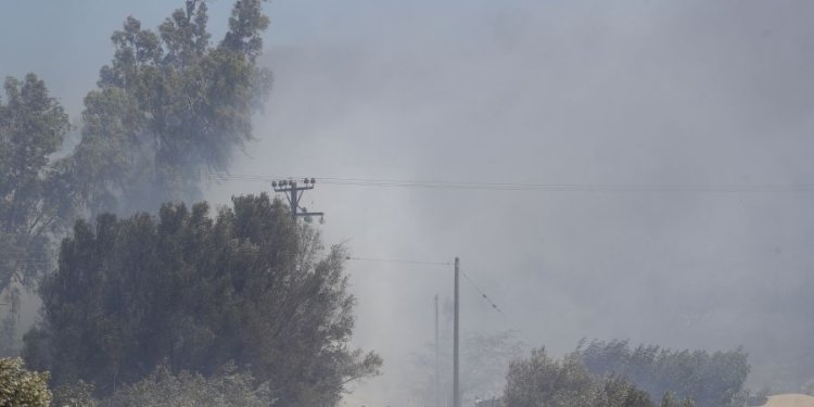 Σε ύφεση η πυρκαγιά στο Κορωπί Αττικής – Προσπάθειες για την εντιμετώπιση μικροεστιών Σε ύφεση η πυρκαγιά στο Κορωπί Αττικής – Προσπάθειες για την εντιμετώπιση μικροεστιών