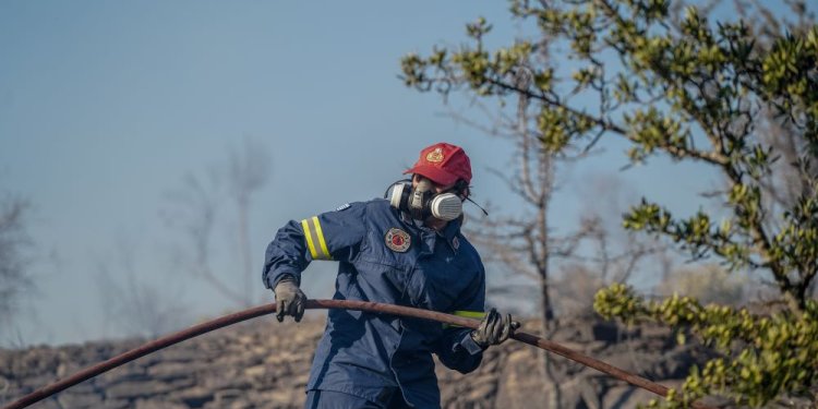 Χωρίς ενεργό μέτωπο η πυρκαγιά σε δασική έκταση στο ακρωτήριο Πράσο στη Σάμο