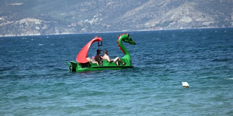 Ζέστη και μελτέμια σήμερα – Θα φτάσουν ακόμη και τα 8 μποφόρ οι άνεμοι