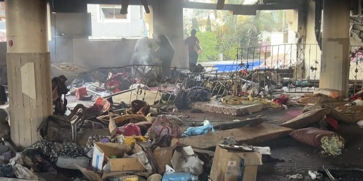 Μέση Ανατολή: Κρίσιμα τα έπομενα 24ωρα μετά και την πολύνεκρη επίθεση σε σχολείο – Για επικίνδυνη κλιμάκωση μιλά η Χαμάς Μέση Ανατολή: Κρίσιμα τα έπομενα 24ωρα μετά και την πολύνεκρη επίθεση σε σχολείο – Για επικίνδυνη κλιμάκωση μιλά η Χαμάς