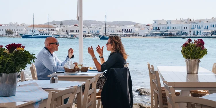 Forbes – Ελλάδα: «Είναι ιδανική χώρα για εγκατάσταση συνταξιούχων»