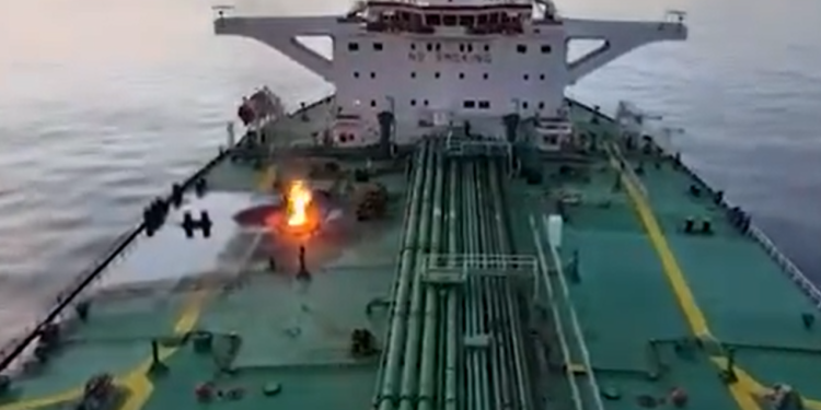 Νέο βίντεο ντοκουμέντο από την επίθεση των Χούθι στο «Sounion» – Έβαλαν φωτιές στο ελληνόκτητο πετρελαιοφόρο