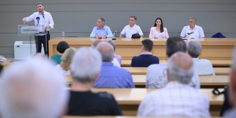 Νίκος Ανδρουλάκης από Καστοριά: Όσοι το παίζουν μάγοι και μιλούν για ποσοστά 25-30%, να πουν και το πώς – Πυρά κατά ΝΔ για Τραγωδία Τεμπών και Υποκλοπές