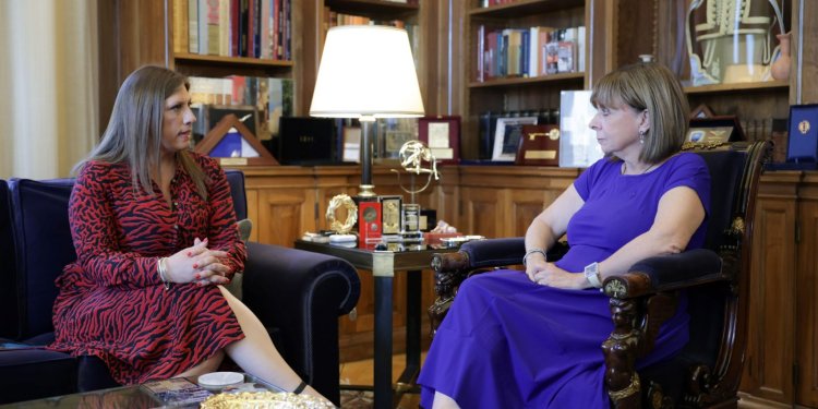 Aοριστολογίες από την ΠτΔ Κατ. Σακελλαροπούλου προς την Ζωή Κωνσταντοπούλου για το σκάνδαλο των Υποκλοπών ΕΥΠ: «Θα εξεταστεί»