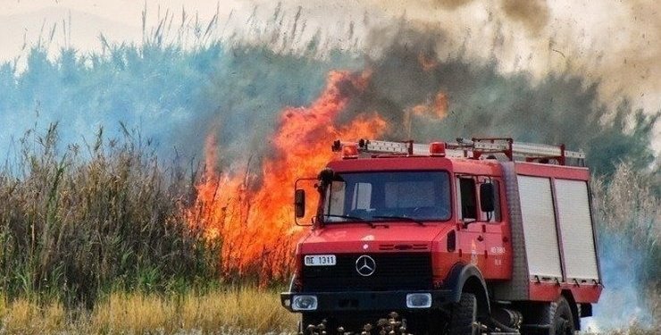 Σε εξέλιξη πυρκαγιές σε Κερατσίνι και Άγιο Βασίλειο Βοιωτίας – Υπό μερικό έλεγχο στα Καλύβια Θορικού