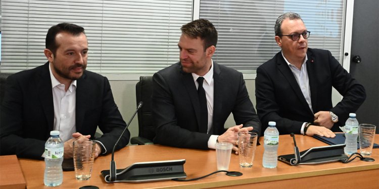 ΣΥΡΙΖΑ ΥΠΟ ΔΙΑΛΥΣΗ – Βουλευτές πρότειναν να αναβληθεί η Κ.Ο. – «Αν πάμε σε ψηφοφορία σήμερα, θα διαλυθούμε»