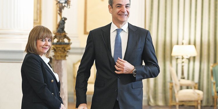 Πολιτική κατρακύλα των συστημικών κομμάτων φέρνει ο «Μαύρος Σεπτέμβρης»