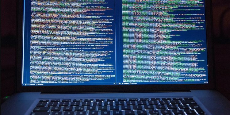 Υπόθεση υποκλοπών: Ο Συνταγματολόγος Ακρίτας Καϊδατζής χαρακτηρίζει «θεσμική ηλιθιότητα» το σχόλιο του Γεωργιάδη «δεν έχω να κρύψω κάτι»