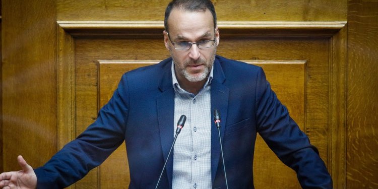 Ο Γ. Γκιόκας στο κέντρο επιχειρήσεων – Ενημερώθηκε για την εξέλιξη της καταστροφικής πυρκαγιάς – FANTOMAS.GR