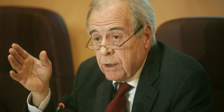 Μπράβο στον Χαρη Δουκα,την ωρα που ηταν αφαντη, η οικογένεια Μητσοτάκη από την κηδεία του Θεόδωρου Μπεχράκη!