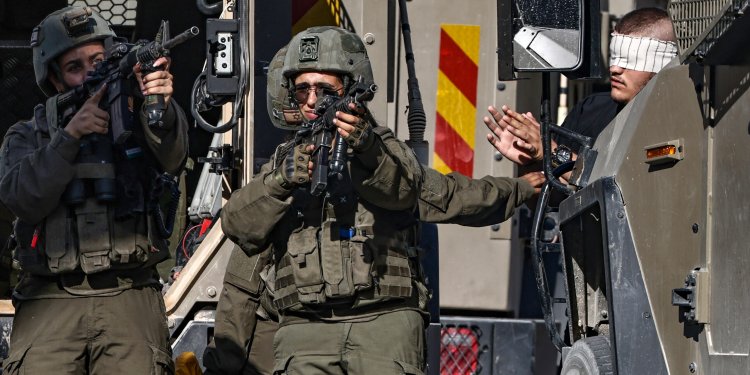 Ενέδρα σε βάρος του ισραηλινού στρατού – Τέσσερις νεκροί ο ένας αξιωματικός Ενέδρα σε βάρος του ισραηλινού στρατού – Τέσσερις νεκροί ο ένας αξιωματικός